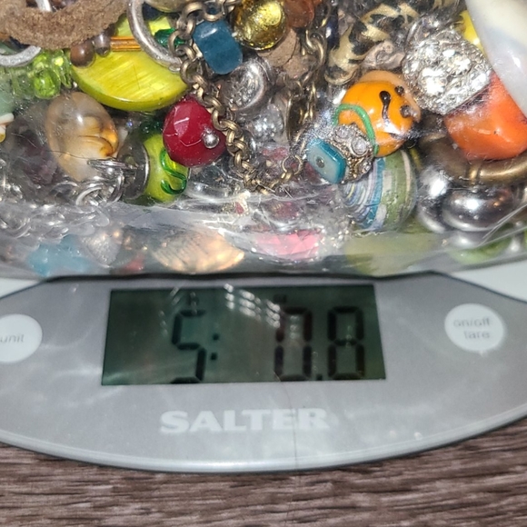 5 pounds of beaded and vintage jewelry - Picture 3 of 12